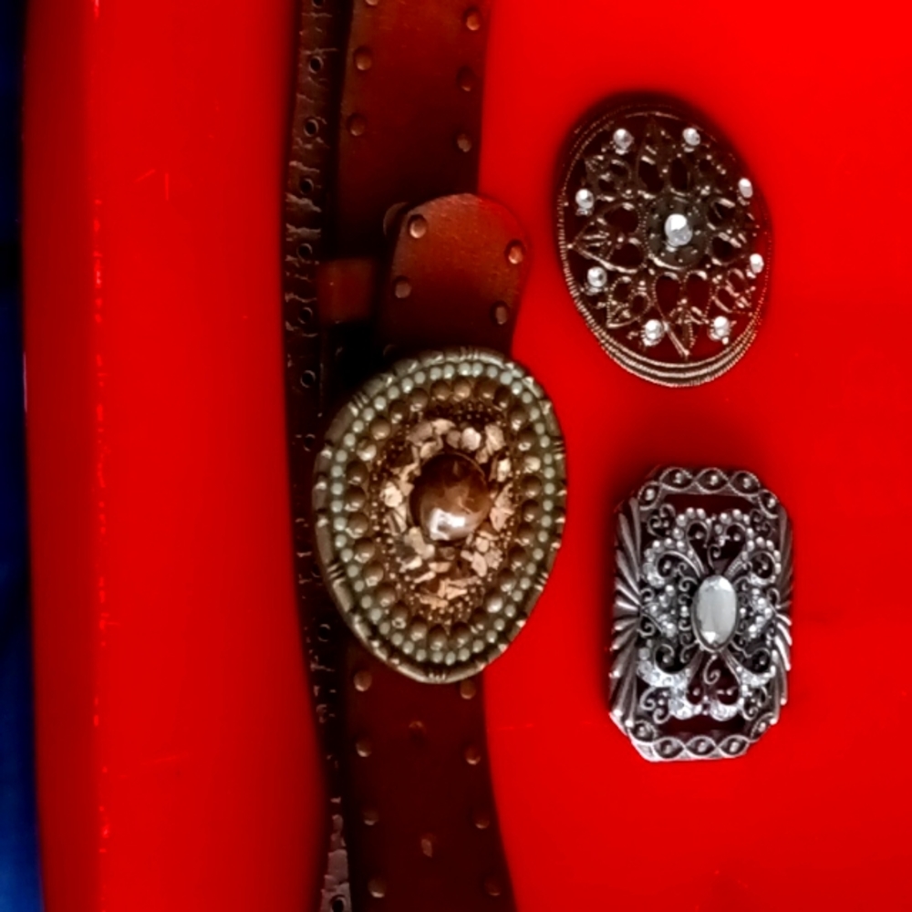 Leather designer Belt. Sz32x2$38+free 2 belt buckl